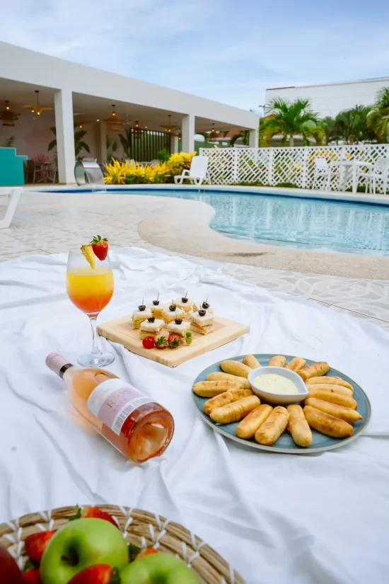 Snacks en la piscina del hotel koray