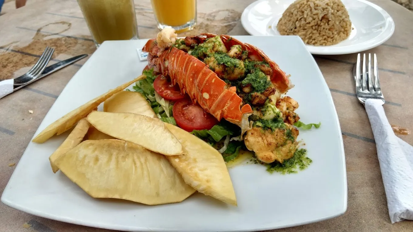 delicioso plato de comida tipica en uno de los mejores restaurantes de san andres islas