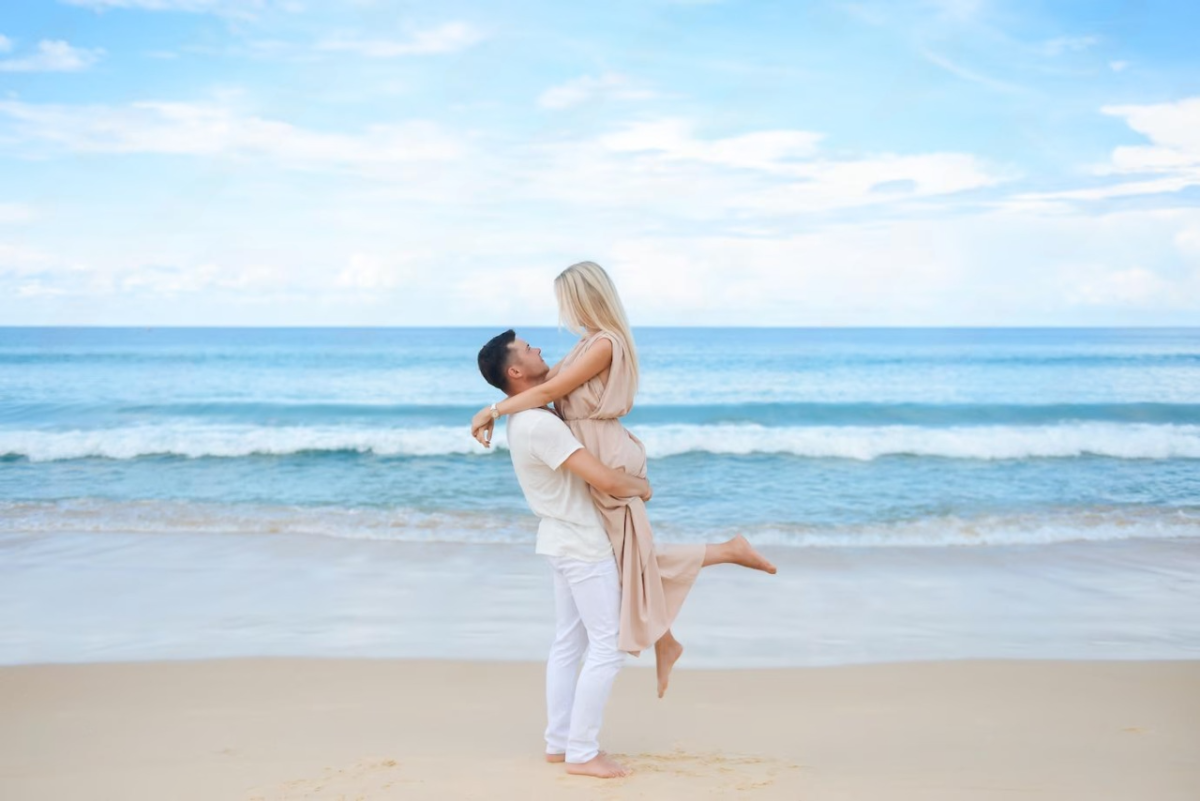 disfruta de unas agradables vacaciones en pareja, donde vas a poder recorrer el mar de una manera romantica.